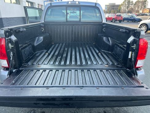Used 2017 Toyota Tacoma SR image 18