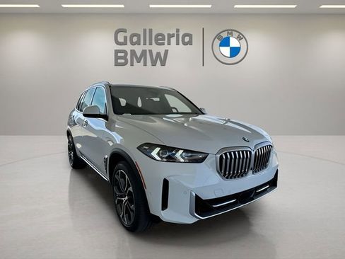 New 2026 BMW X5 xDrive40i w/ Premium Package image 3