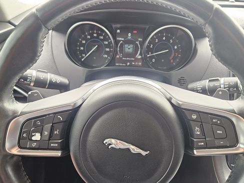 Used 2018 Jaguar F-PACE Prestige image 19