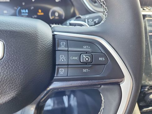 Used 2023 Jeep Grand Cherokee L Laredo AWD/4WD image 20
