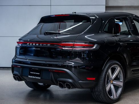 Certified 2025 Porsche Macan AWD/4WD image 25