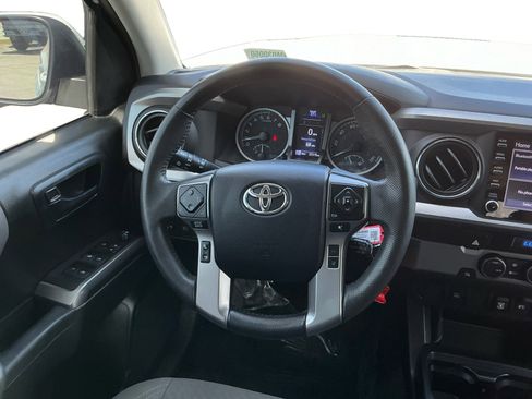 Used 2022 Toyota Tacoma SR5 RWD image 11