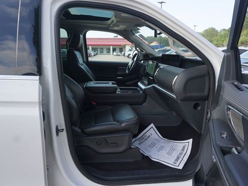 Used 2025 Ford Expedition Max Platinum AWD/4WD image 17