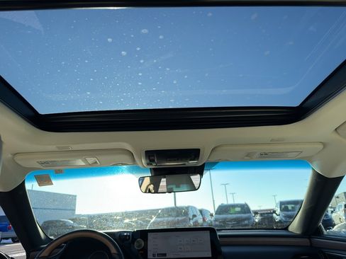 Used 2024 Lexus ES 350 Ultra Luxury w/ Accessory Package (Z1) image 29