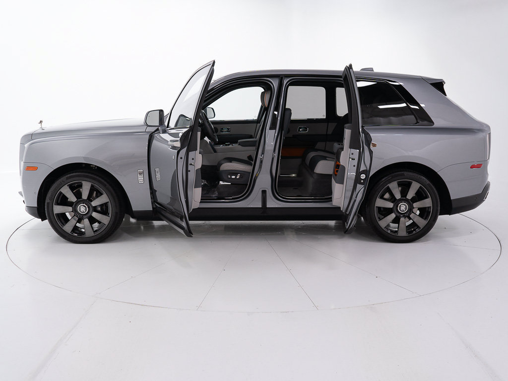 Certified 2023 Rolls-Royce Cullinan w/ Dark Exterior Package AWD/4WD image 9