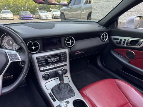 Used 2013 Mercedes-Benz SLK 250 image 21