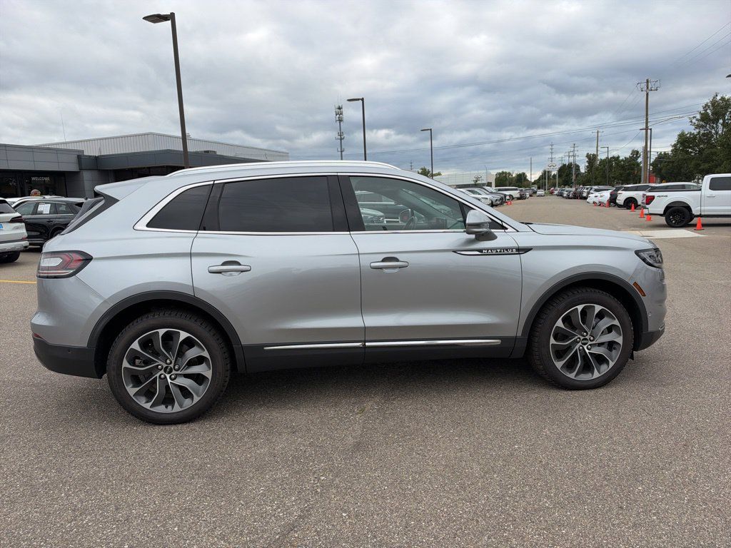 Used 2023 Lincoln Nautilus Reserve w/ Equipment Group 201A AWD/4WD image 6