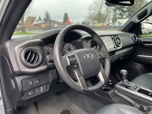 Used 2023 Toyota Tacoma TRD Off-Road image 6