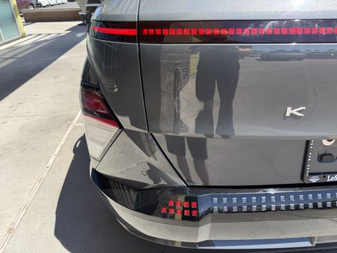 Used 2025 Hyundai Kona Limited FWD image 14