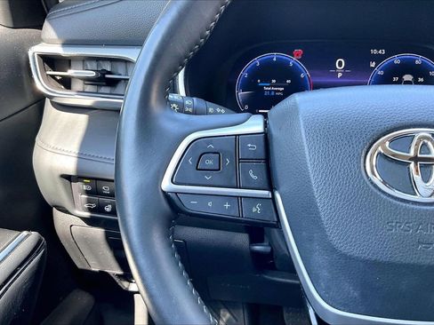 Used 2023 Toyota Highlander Platinum FWD image 31