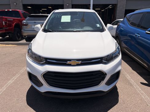 Used 2022 Chevrolet Trax LS w/ Tint and Cruise Package FWD image 2