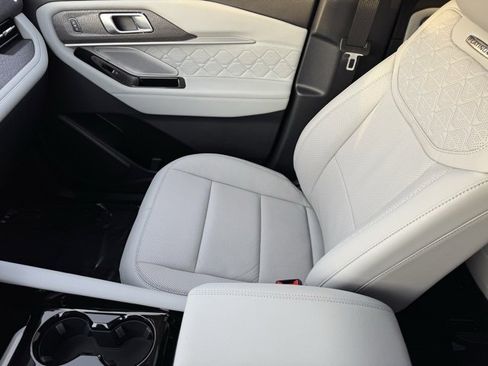 Used 2025 Ford Explorer Platinum w/ LUX Leather Package image 25