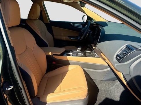 Used 2025 Lexus NX 250 FWD w/ Towing Package (2000 Lbs) image 15