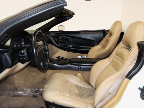 Used 2004 Chevrolet Corvette w/ Preferred Equipment Group image 33