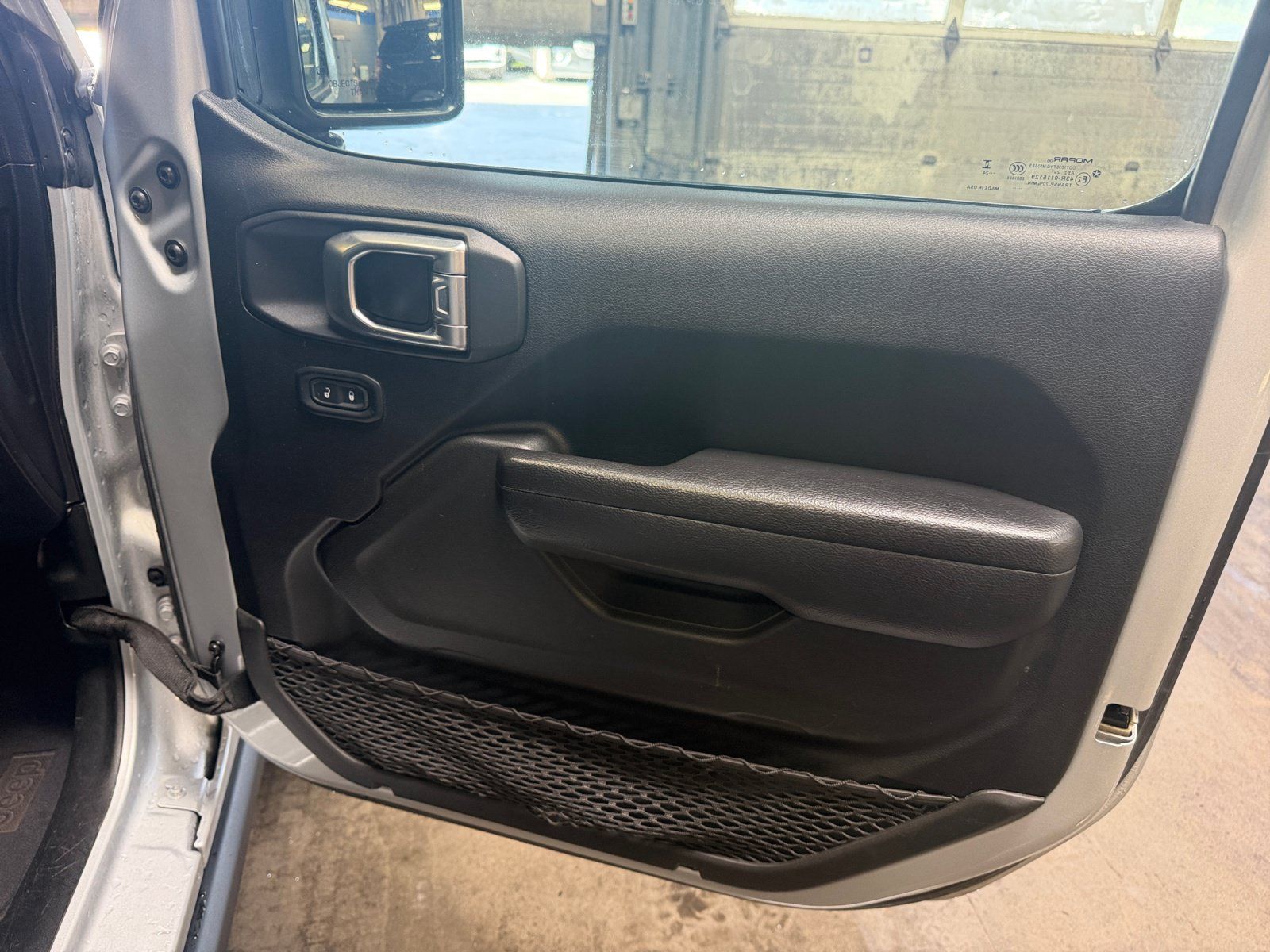 Used 2024 Jeep Wrangler Unlimited Rubicon 4xe AWD/4WD image 16