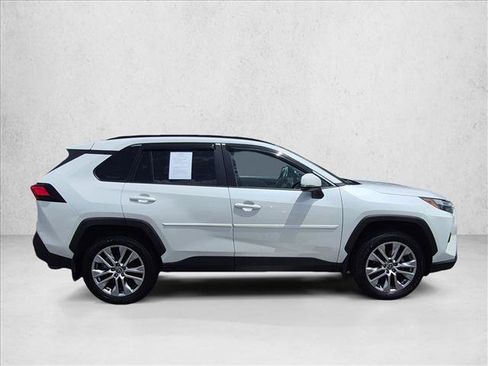 Used 2022 Toyota RAV4 XLE Premium AWD/4WD image 4