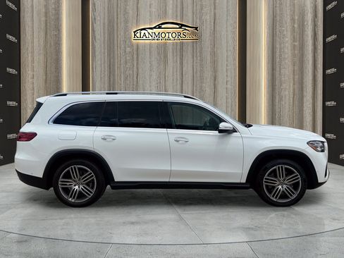 Used 2024 Mercedes-Benz GLS 450 4MATIC image 9