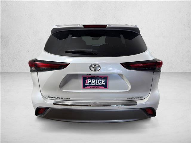 Used 2024 Toyota Highlander Platinum FWD image 6