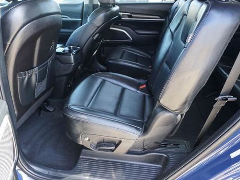 Used 2025 Kia Telluride S FWD image 18