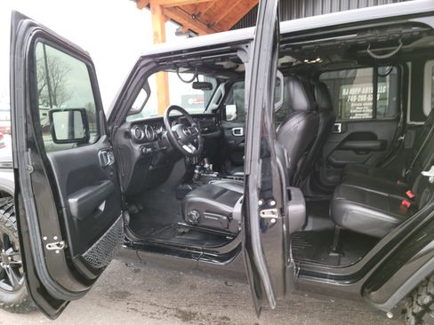 Used 2021 Jeep Wrangler Unlimited Sahara image 7