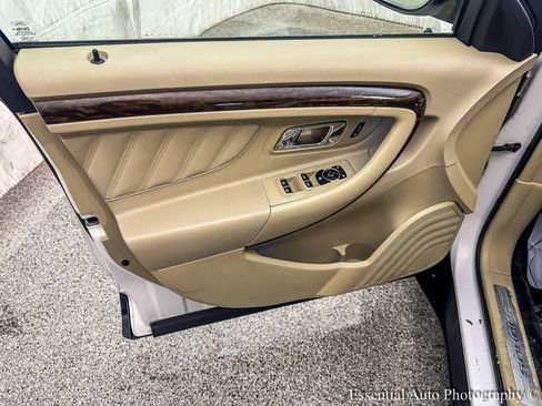 Used 2017 Ford Taurus Limited FWD image 22
