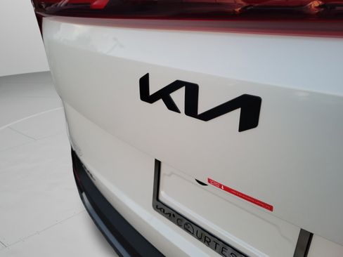 New 2027 Kia Carnival SX Prestige FWD image 31