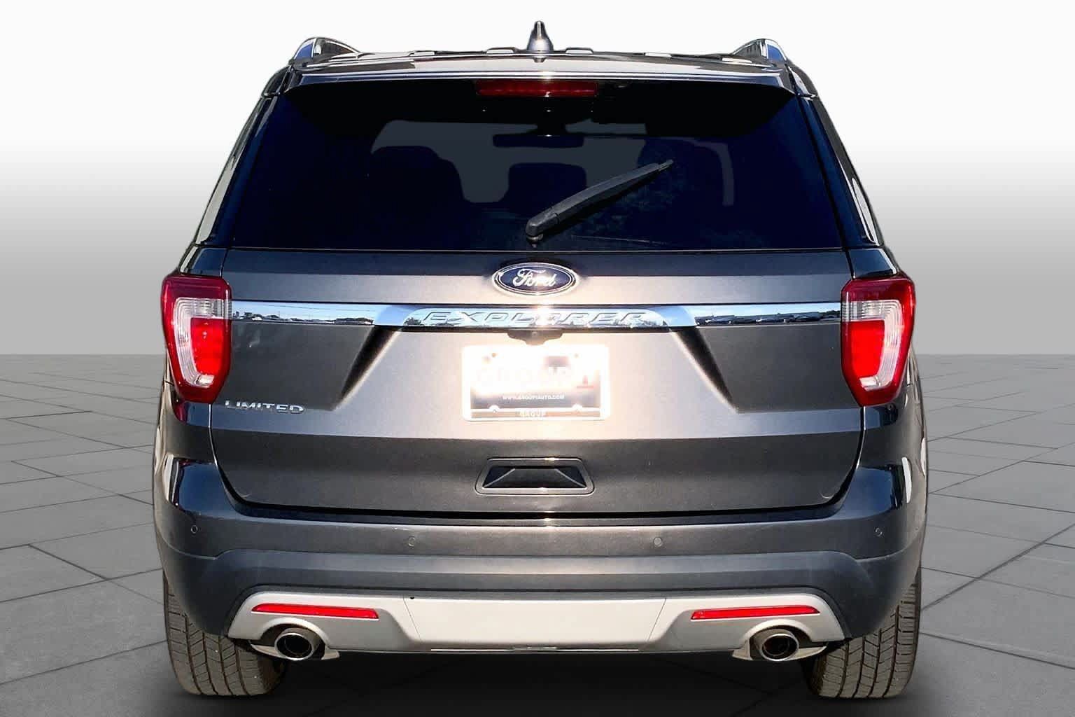 Used 2017 Ford Explorer Limited w/ Equipment Group 301A FWD image 4