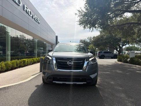 Used 2025 Nissan Pathfinder Platinum FWD image 2