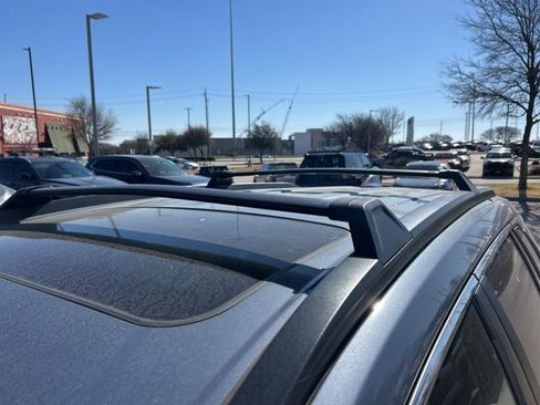 Used 2022 Toyota Corolla Cross XLE w/ Convenience Package image 8