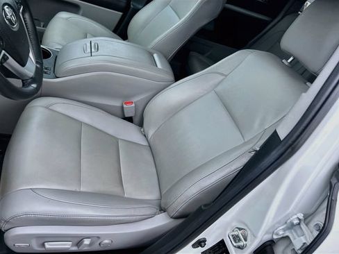 Used 2019 Toyota Highlander XLE AWD/4WD image 15