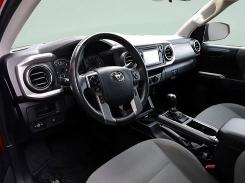 Used 2018 Toyota Tacoma SR5 RWD image 27
