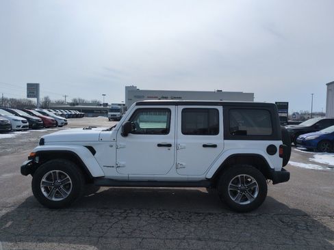 Used 2019 Jeep Wrangler Unlimited Sahara image 9