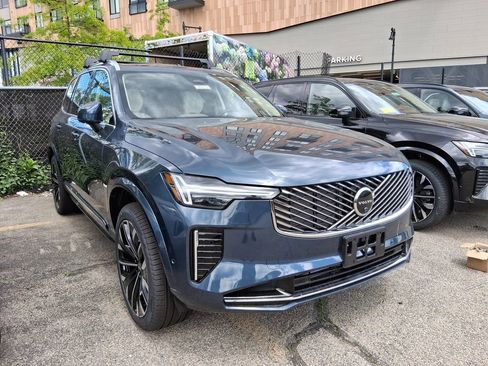 New 2026 Volvo XC90 T8 Ultra w/ Protection Package Premier AWD/4WD image 2