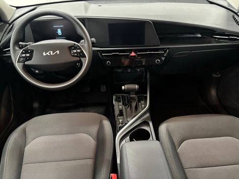Used 2024 Kia Niro LX FWD image 11