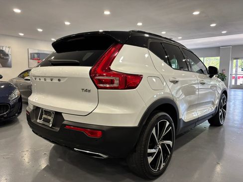 Used 2020 Volvo XC40 T4 R-Design FWD image 7