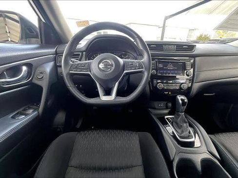 Certified 2019 Nissan Rogue SV image 6