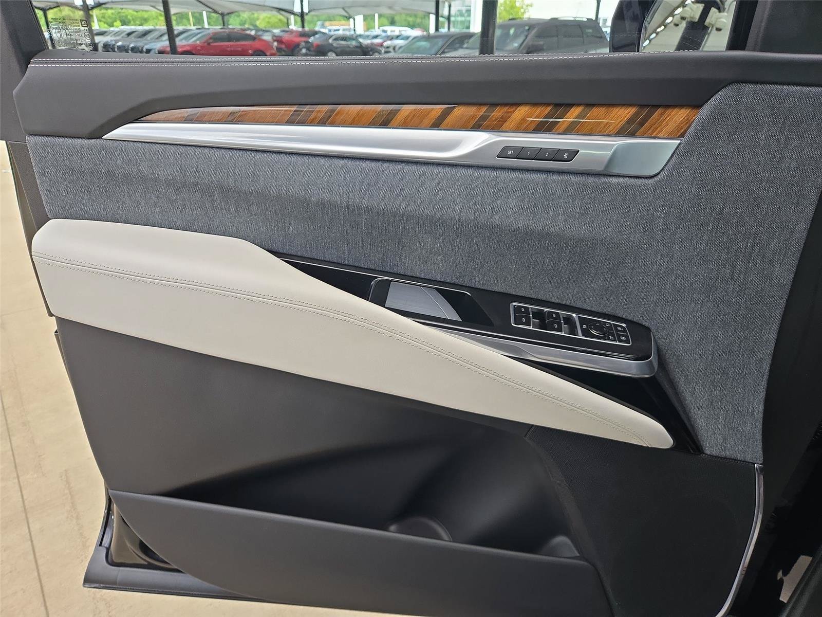 Certified 2026 Cadillac Escalade Platinum Sport w/ LPO, Floor Liner Package AWD/4WD image 25
