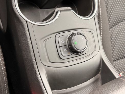 Used 2023 GMC Terrain SLE image 19