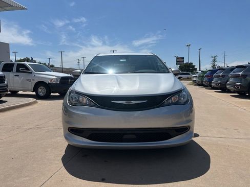 Used 2023 Chrysler Voyager LX FWD image 2