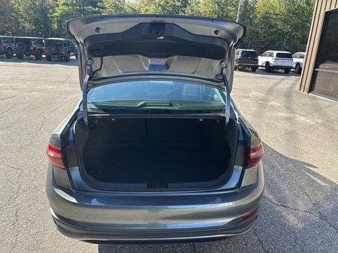 Used 2024 Volkswagen Jetta SE image 7