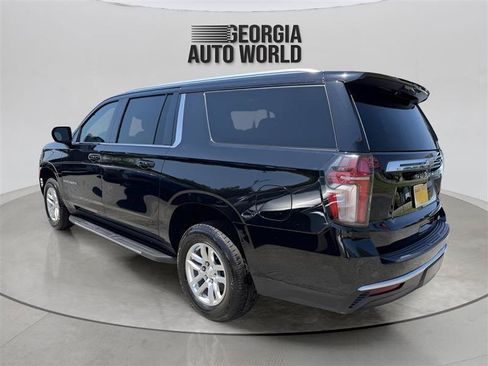 Used 2022 Chevrolet Suburban LT RWD image 12