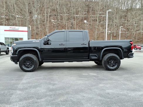Used 2026 Chevrolet Silverado 2500 ZR2 w/ LPO, Dark Essentials Package image 9