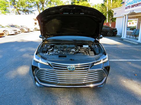 Used 2019 Toyota Avalon Limited image 37