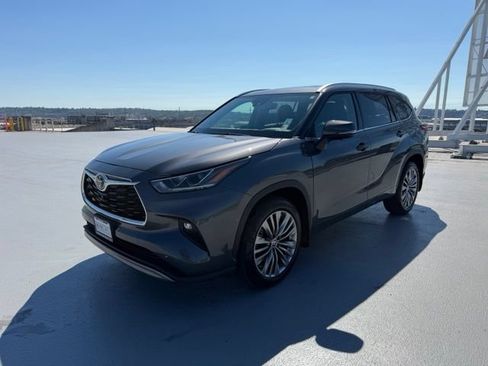 Used 2023 Toyota Highlander Platinum AWD/4WD image 7