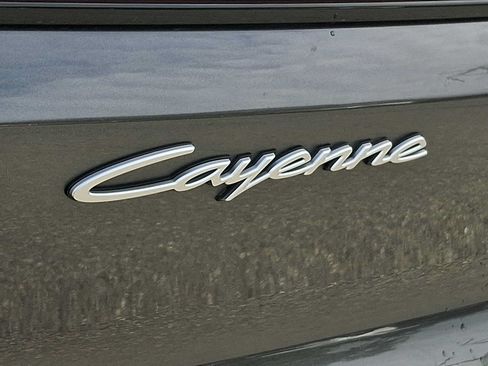 Used 2025 Porsche Cayenne E-Hybrid AWD/4WD image 29