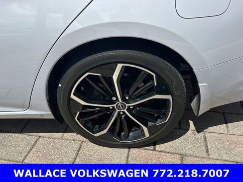 Used 2024 Nissan Altima 2.5 SR w/ SR Premium Package FWD image 11