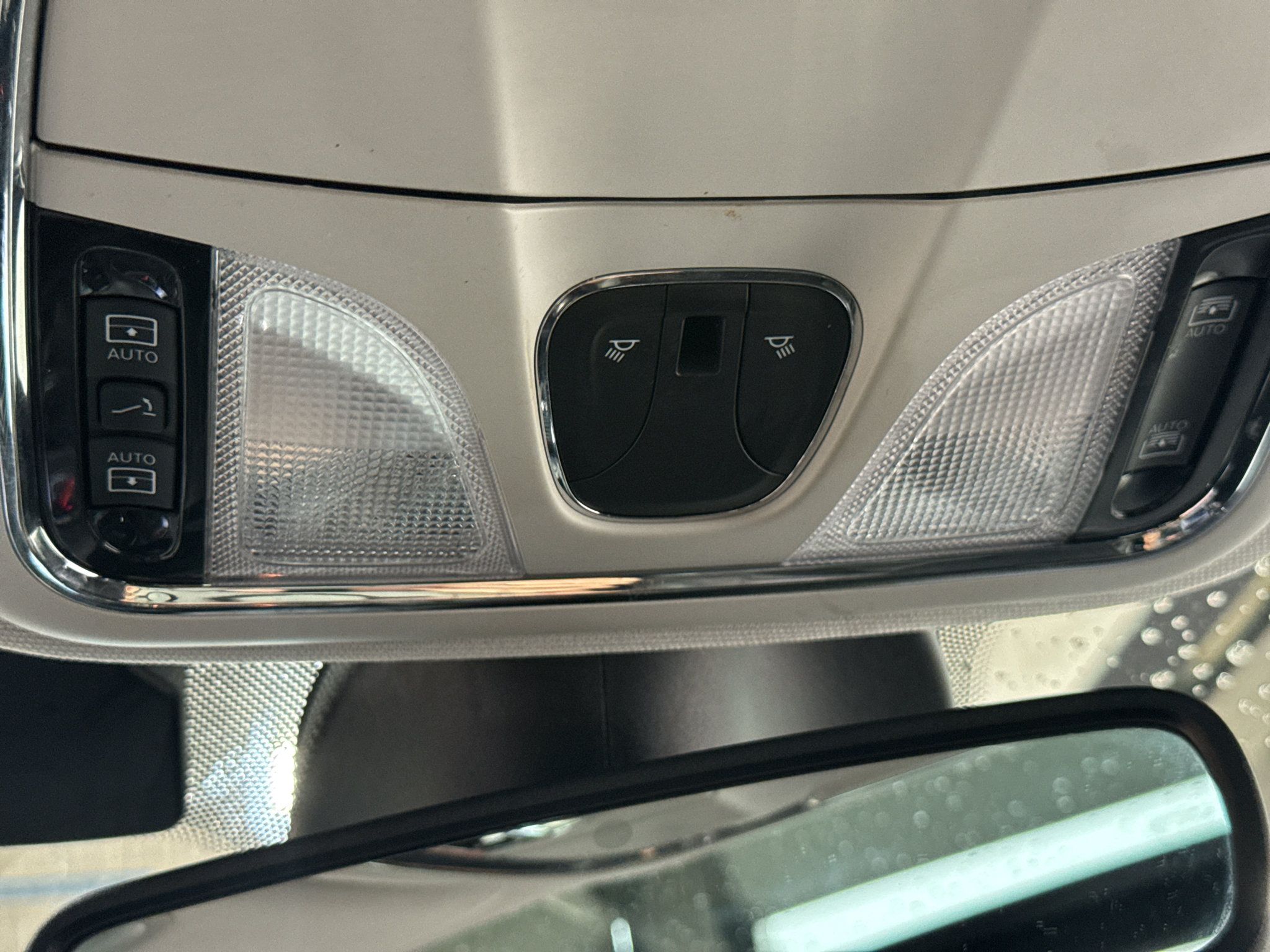 Used 2019 Jeep Cherokee Limited w/ Technology Group AWD/4WD image 36