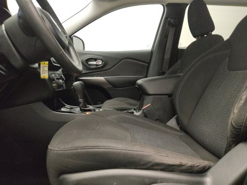 Used 2021 Jeep Cherokee Latitude FWD image 17