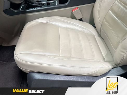Used 2017 Ford Escape SE w/ SE Leather Comfort Package FWD image 19