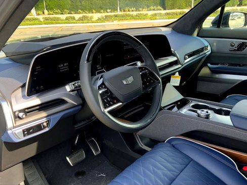 New 2026 Cadillac Vistiq Premium Luxury image 9